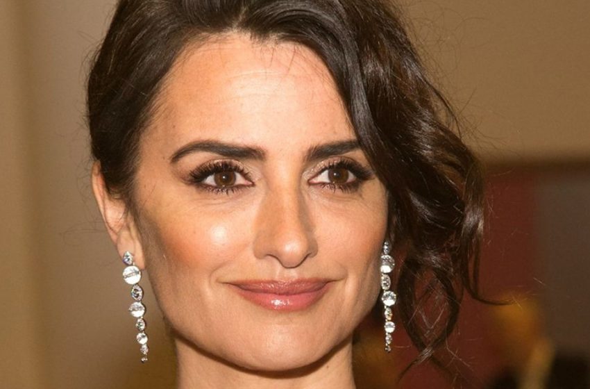  Corsetto e pizzo traslucido: Penelope Cruz è diventata la regina della serata al premio