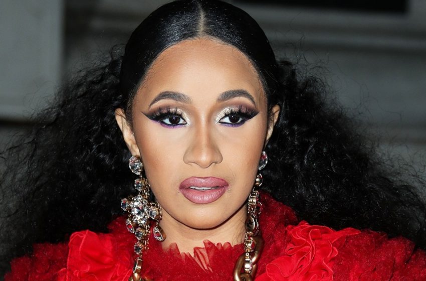  La diva di Hollywood Cardi B ha eclissato i Kardashian con la sua forma in un body