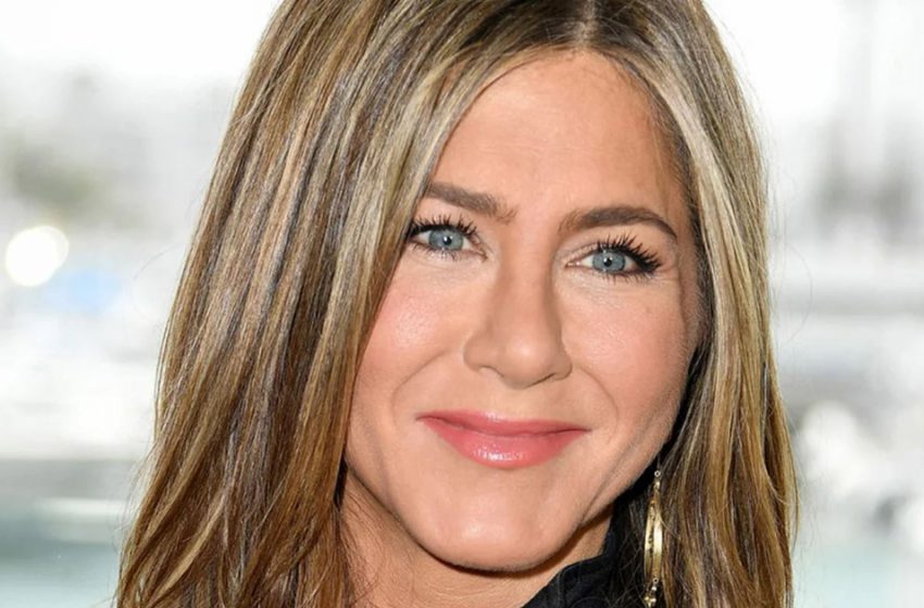  Ha davvero 54 anni? Jennifer Aniston ha fatto colpo in un mini abito trasparente