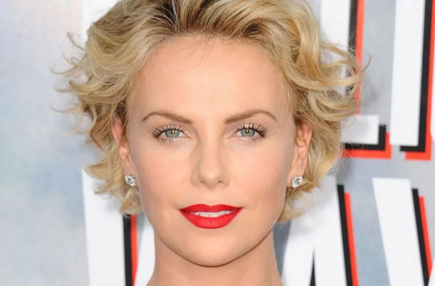  La figura è perfetta! La mora di 46 anni Charlize Theron è stata fotografata senza reggiseno